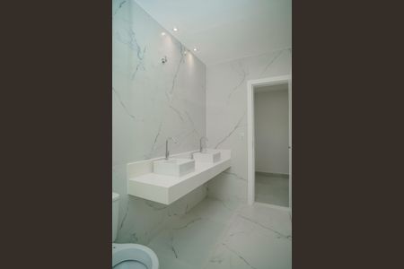 Casa de condomínio para alugar com 176m², 4 quartos e 4 vagasBanheiro da Suíte 2