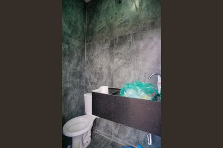 Casa de condomínio para alugar com 176m², 4 quartos e 4 vagasBanheiro da área externa