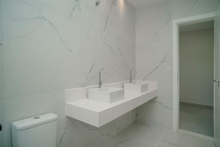 Casa de condomínio para alugar com 176m², 4 quartos e 4 vagasBanheiro da Suíte 2