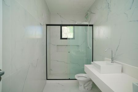 Casa de condomínio para alugar com 176m², 4 quartos e 4 vagasBanheiro da Suíte 2