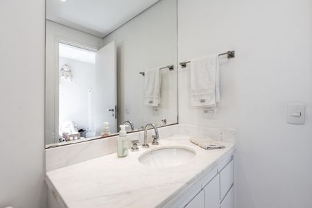 Apartamento para alugar com 86m², 2 quartos e 3 vagas Apartamento para alugar com 86m², 2 quartos e 3 vagasQuarto 2 - Banheiro da Suite