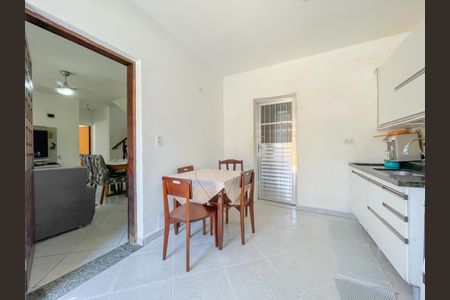 Casa à venda com 425m², 4 quartos e 8 vagasCozinha