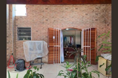 Casa para alugar com 158m², 2 quartos e 2 vagas Casa para alugar com 158m², 2 quartos e 2 vagasQuarto com Varanda