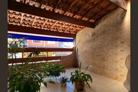 Casa para alugar com 158m², 2 quartos e 2 vagas Casa para alugar com 158m², 2 quartos e 2 vagasQuarto com Varanda