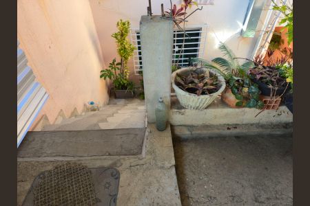 Casa para alugar com 158m², 2 quartos e 2 vagas Casa para alugar com 158m², 2 quartos e 2 vagasEscada acesso a Varanda