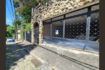 Casa para alugar com 800m², 6 quartos e 2 vagas Casa para alugar com 800m², 6 quartos e 2 vagasPlaca