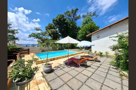 Casa para alugar com 800m², 6 quartos e 2 vagas Casa para alugar com 800m², 6 quartos e 2 vagasÁrea externa - Piscina