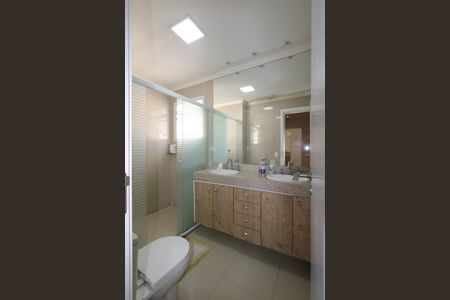 Apartamento para alugar com 135m², 4 quartos e 2 vagas Apartamento para alugar com 135m², 4 quartos e 2 vagasBanheiro da Suíte 1