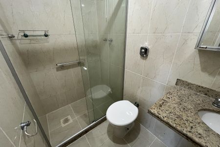 Apartamento à venda com 199m², 3 quartos e 2 vagas Apartamento à venda com 199m², 3 quartos e 2 vagasBanheiro social