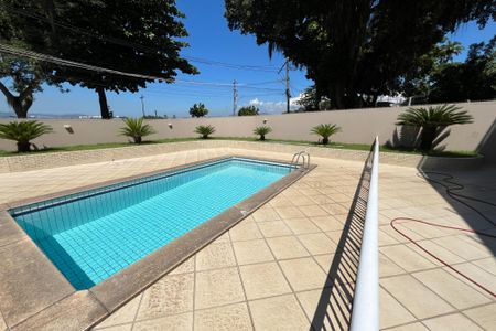 Apartamento à venda com 199m², 3 quartos e 2 vagas Apartamento à venda com 199m², 3 quartos e 2 vagasPiscina