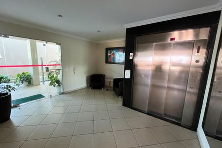Apartamento à venda com 199m², 3 quartos e 2 vagas Apartamento à venda com 199m², 3 quartos e 2 vagasHall de entrada