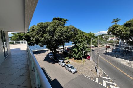 Apartamento à venda com 199m², 3 quartos e 2 vagas Apartamento à venda com 199m², 3 quartos e 2 vagasVaranda