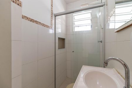 Banheiro de kitnet/studio para alugar com 1 quarto, 28m² em Perdizes, São Paulo