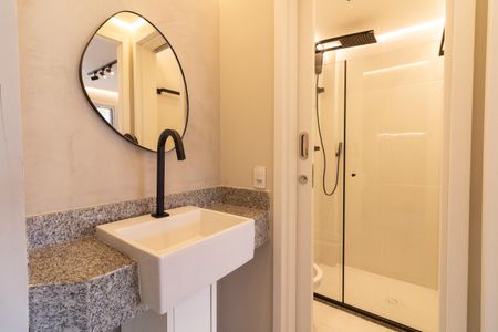 Banheiro de apartamento para alugar com 1 quarto, 32m² em Butantã, São Paulo