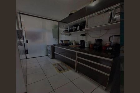 Cozinha de apartamento para alugar com 2 quartos, 60m² em Imbuí, Salvador