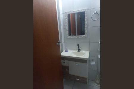 Banheiro de apartamento para alugar com 2 quartos, 60m² em Imbuí, Salvador