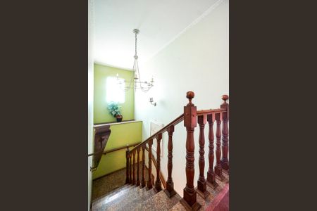 Casa para alugar com 290m², 4 quartos e 4 vagas Casa para alugar com 290m², 4 quartos e 4 vagasHall da escada