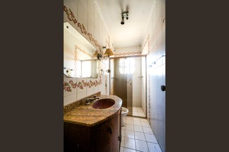 Casa para alugar com 290m², 4 quartos e 4 vagas Casa para alugar com 290m², 4 quartos e 4 vagasBanheiro da suíte 01