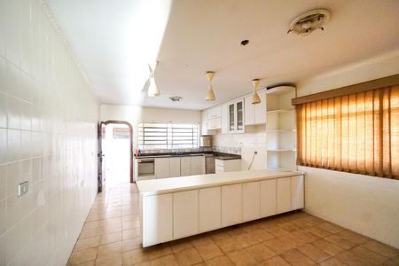 Casa para alugar com 290m², 4 quartos e 4 vagas Casa para alugar com 290m², 4 quartos e 4 vagasCopa e cozinha