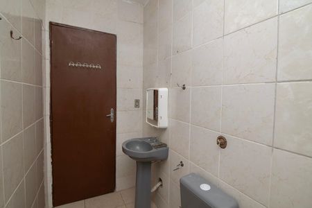 Casa para alugar com 70m², 2 quartos e 2 vagas Casa para alugar com 70m², 2 quartos e 2 vagasBanheiro