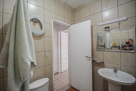 Casa à venda com 420m², 4 quartos e 2 vagas Casa à venda com 420m², 4 quartos e 2 vagasBanheiro 2