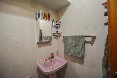 Casa à venda com 420m², 4 quartos e 2 vagas Casa à venda com 420m², 4 quartos e 2 vagasBanheiro da Suíte