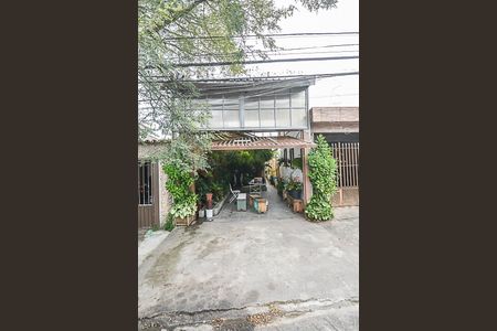 Casa à venda com 420m², 4 quartos e 2 vagas Casa à venda com 420m², 4 quartos e 2 vagasFachada