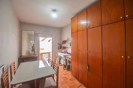 Casa à venda com 420m², 4 quartos e 2 vagas Casa à venda com 420m², 4 quartos e 2 vagasQuarto 1