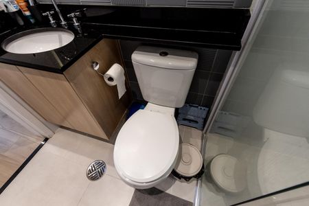 Apartamento à venda com 75m², 2 quartos e 2 vagasBanheiro do Corredor
