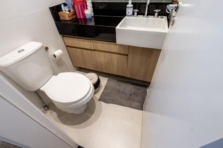 Apartamento à venda com 75m², 2 quartos e 2 vagasQuarto 1 - Banheiro da Suite