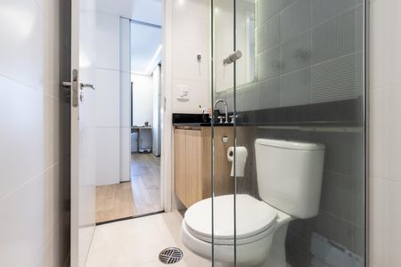 Apartamento à venda com 75m², 2 quartos e 2 vagasBanheiro do Corredor