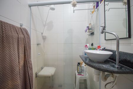 Casa à venda com 80m², 2 quartos e sem vagaBanheiro social