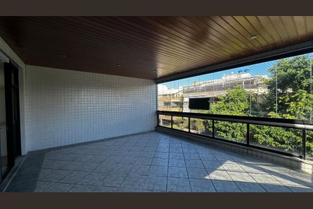 Apartamento à venda com 111m², 3 quartos e 2 vagasVaranda