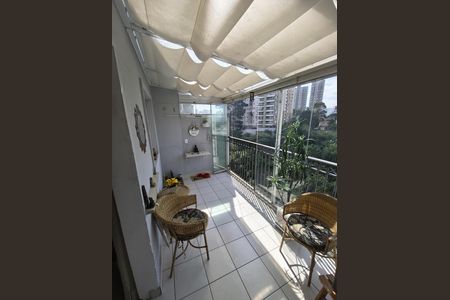 Apartamento à venda com 76m², 3 quartos e 1 vaga Apartamento à venda com 76m², 3 quartos e 1 vagaVaranda