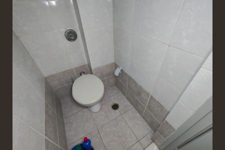 Apartamento à venda com 69m², 2 quartos e sem vaga Apartamento à venda com 69m², 2 quartos e sem vagaBanheiro de serviço