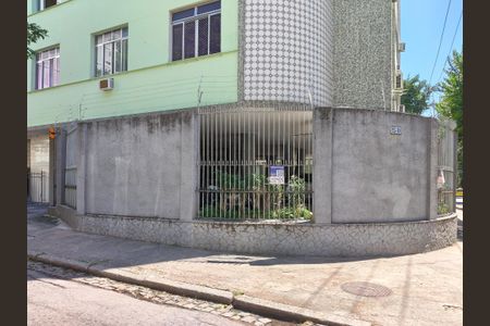 Apartamento à venda com 69m², 2 quartos e sem vaga Apartamento à venda com 69m², 2 quartos e sem vagaFachada e portaria