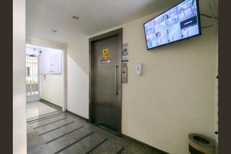 Apartamento à venda com 69m², 2 quartos e sem vaga Apartamento à venda com 69m², 2 quartos e sem vagaFachada e portaria