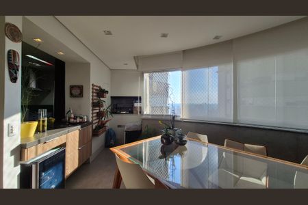 Sala de apartamento à venda com 3 quartos, 126m² em Vila Scarpelli, Santo André