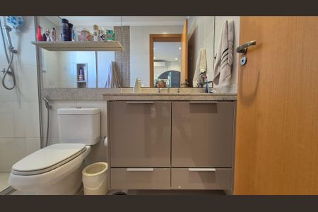 Apartamento à venda com 126m², 3 quartos e 3 vagasBanheiro da suíte