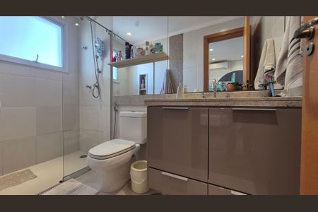 Apartamento à venda com 126m², 3 quartos e 3 vagasBanheiro da suíte