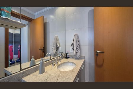 Apartamento à venda com 126m², 3 quartos e 3 vagasBanheiro da suíte