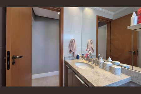 Apartamento à venda com 126m², 3 quartos e 3 vagasBanheiro da suíte 2