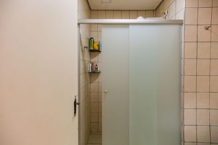 Banheiro de apartamento para alugar com 2 quartos, 65m² em Jardim Arpoador, São Paulo