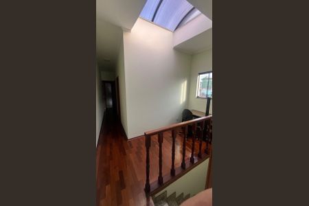 Casa à venda com 186m², 3 quartos e 4 vagasEscada
