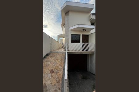 Casa à venda com 186m², 3 quartos e 4 vagasÁrea externa