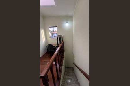 Casa à venda com 186m², 3 quartos e 4 vagasEscada