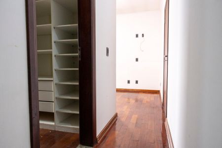 Casa para alugar com 360m², 4 quartos e 4 vagas Casa para alugar com 360m², 4 quartos e 4 vagasCloset
