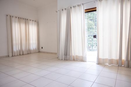 Casa para alugar com 360m², 4 quartos e 4 vagas Casa para alugar com 360m², 4 quartos e 4 vagasSala 1