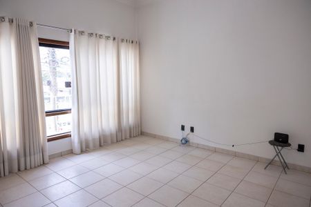 Casa para alugar com 360m², 4 quartos e 4 vagas Casa para alugar com 360m², 4 quartos e 4 vagasSala 1