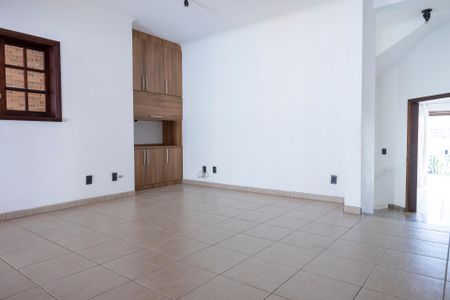 Casa para alugar com 360m², 4 quartos e 4 vagas Casa para alugar com 360m², 4 quartos e 4 vagasSala 2